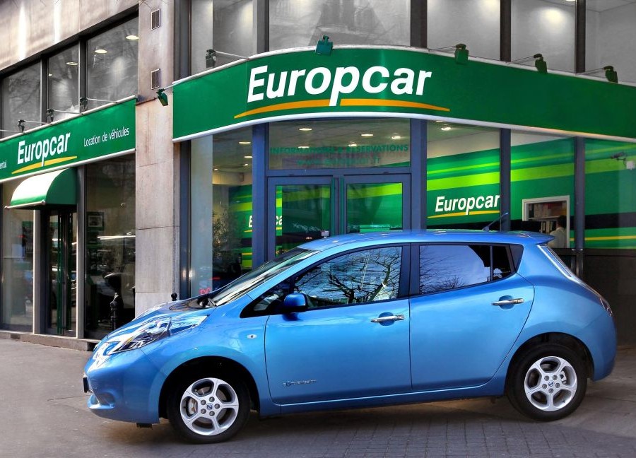 024174-100-electric-nissan-leaf-joins-daily-rental-market-with-europcar.1-lg.jpg